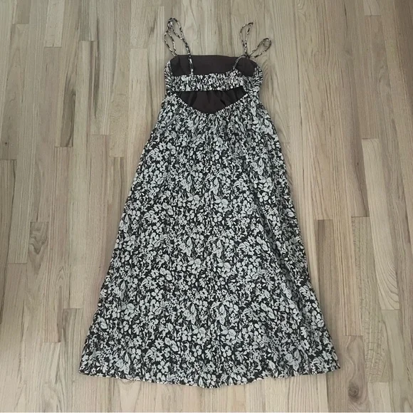 Abercrombie & Fitch Crinkle Texture Maxi Dress Size Small - Picture 5 of 5